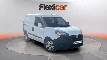 Usado Fiat Doblò Easy Plus 95 CV (69 kW) 2020 Blanco Monovolumen