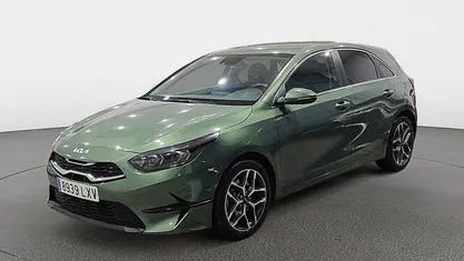 Usado Kia Ceed 120 CV (88 kW) 2022 Verde Utilitario