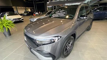 Gris Nuevo 2025 Mercedes EQB250+ SUV | 48.900 € (Buen precio)