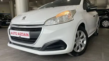 Usado Peugeot 208 Access 75 CV (55 kW) 2016 Blanco Utilitario