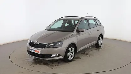 Usado Skoda Fabia Style 110 CV (80 kW) 2015 Dorado Familiar
