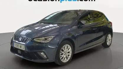 Usado Seat Ibiza XCELLENCE 116 CV (85 kW) 2025 Gris Utilitario