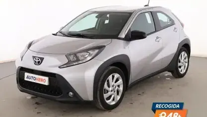 Usado Toyota Aygo X Play 72 CV (52 kW) 2023 Gris SUV