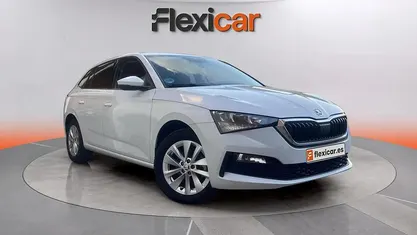 Usado Skoda Scala Ambition 95 CV (69 kW) 2023 Blanco Utilitario