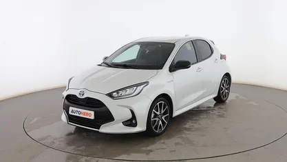 Usado 2021 Toyota Yaris Hybrid Style Berlina | 19.799 € (Precio justo)