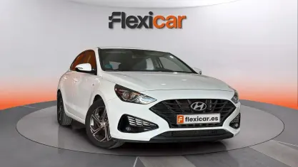 Usado Hyundai i30 120 CV (88 kW) 2022 Blanco Berlina