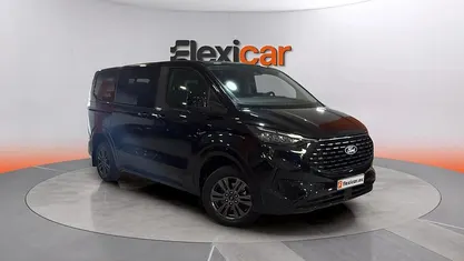 Usado Ford Tourneo Titanium 150 HP (110 kW) 2024 Monovolume