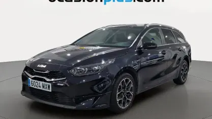 Używany Kia Ceed Style 100 KM (73 kW) 2025 Czarny Hatchback