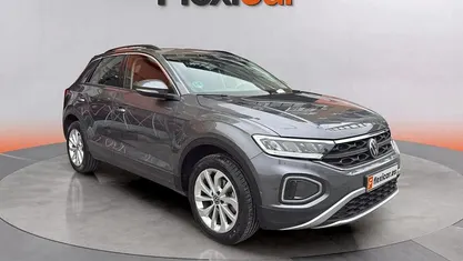 Usado VW T-Roc Life 150 CV (110 kW) 2023 Gris SUV