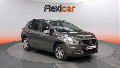 Usado Peugeot 2008 Style 110 CV (80 kW) 2017 Gris SUV