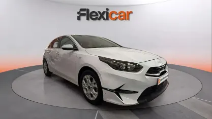 Usado Kia Ceed 136 CV (100 kW) 2023 Blanco Utilitario
