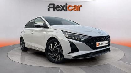 Usado Hyundai i20 101 CV (74 kW) 2024 Blanco Berlina