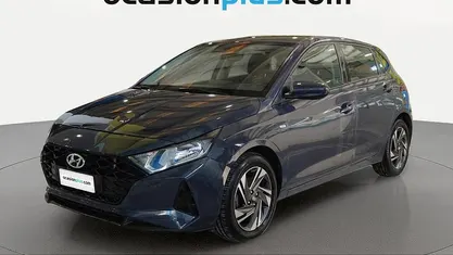 Usado Hyundai i20 100 CV (73 kW) 2022 Gris Utilitario