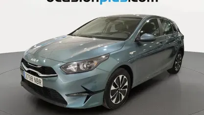 Usado Kia Ceed 101 CV (74 kW) 2025 Gris Utilitario