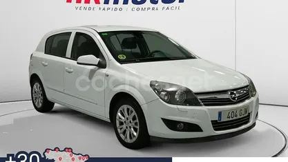Blanco Usado 2008 Opel Astra Cosmo Berlina | 4590 € (Precio justo)