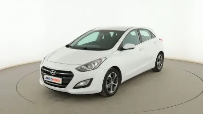 Usado Hyundai i30 110 CV (80 kW) 2015 Blanco Berlina