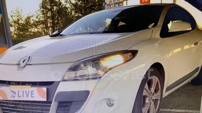 Begagnad Renault Mégane III Dynamique 131 HK (96 kW) 2011 Vit Halvkombi