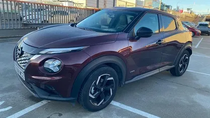 Rojo oscuro Usado 2022 Nissan Juke N-Connecta SUV | 23.190 € (Precio justo)