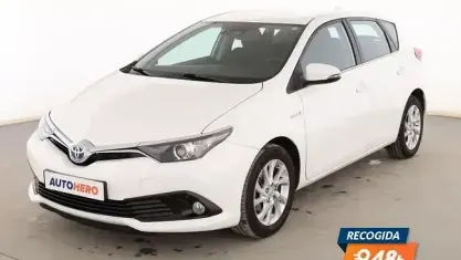 Usado Toyota Auris Hybrid Active 140 CV (102 kW) 2018 Blanco Berlina