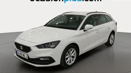 Usado Seat Leon Style 130 CV (95 kW) 2023 Blanco Monovolumen