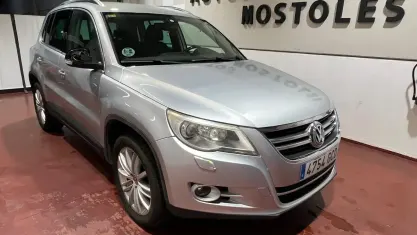 Usado VW Tiguan 140 CV (102 kW) 2008 Gris / plata SUV