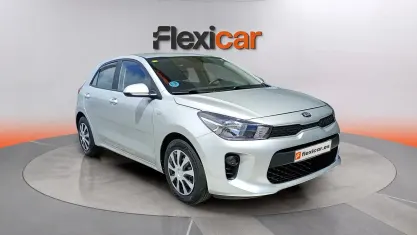 Usado Kia Rio 84 CV (61 kW) 2020 Gris Berlina