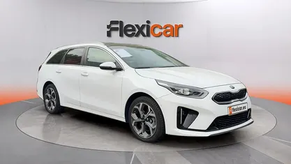 Używany Kia Ceed 141 KM (103 kW) 2022 Biały Hatchback
