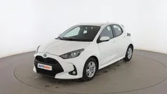 Blanco Usado 2021 Toyota Yaris Hybrid Business Edition Utilitario | 16.799 € (Precio justo)