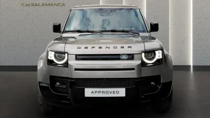 Usado Land Rover Defender HSE 250 CV (183 kW) 2024 Plateado metalizado SUV