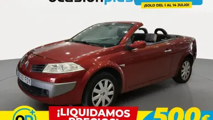 Usado Renault Mégane Coupé Dynamique 84 CV (61 kW) 2006 Rojo Coupe