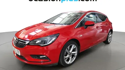 Usado Opel Astra Dynamic 150 CV (110 kW) 2016 Rojo Utilitario