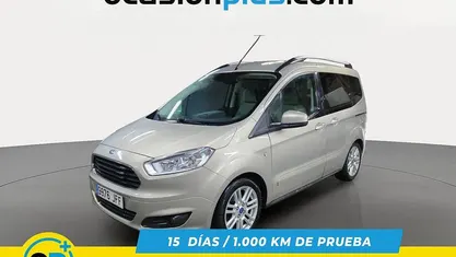 Usado Ford Tourneo Courier Titanium 102 CV (75 kW) 2015 Gris Monovolumen