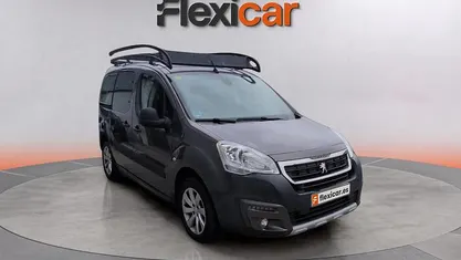 Usado Peugeot Partner Tepee Active 100 CV (73 kW) 2016 Monovolumen