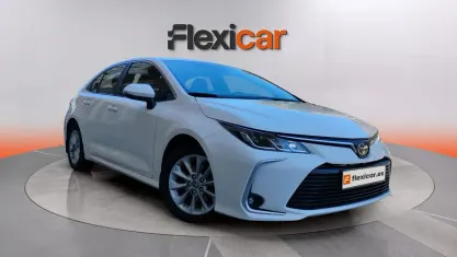 Używany Toyota Corolla Active 122 KM (89 kW) 2022 Biały Sedan/Limuzyna