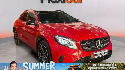 Usado Mercedes GLA180 122 CV (89 kW) 2019 Rojo SUV