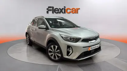Usado Kia Stonic 101 CV (74 kW) 2024 Gris SUV