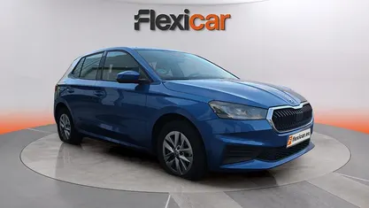 Usado Skoda Fabia Active 95 CV (69 kW) 2022 Azul Berlina