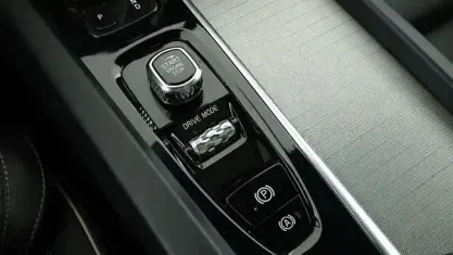 Usado Volvo XC60 R-Design 341 CV (250 kW) 2021 Negro SUV