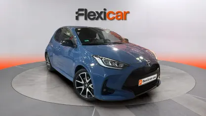 Usado Toyota Yaris Hybrid Advance 100 CV (73 kW) 2020 Azul Berlina