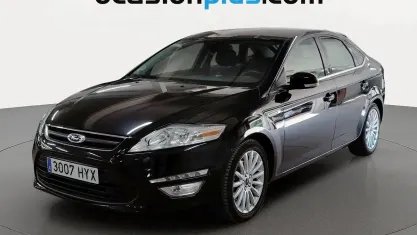 Usado Ford Mondeo Limited 140 CV (102 kW) 2014 Negro Berlina