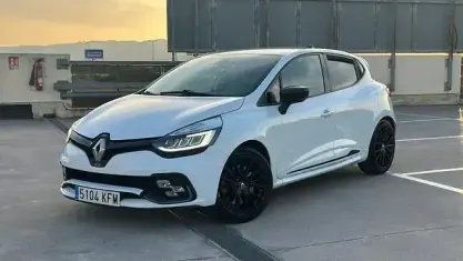 Käytetty Renault Clio IV R.S. 200 HP (147 kW) 2018 Valkoinen Sedan