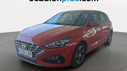 Usado Hyundai i30 120 CV (88 kW) 2022 Rojo Utilitario