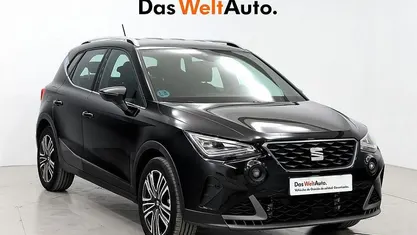 Negro Usado 2024 Seat Arona FR SUV | 21.490 € (Precio justo)