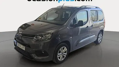 Gris Usado 2022 Toyota Proace Verso Active Familiar | 20.728 € (Buen precio)