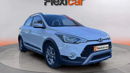 Usado Hyundai i20 100 CV (73 kW) 2019 Blanco Berlina