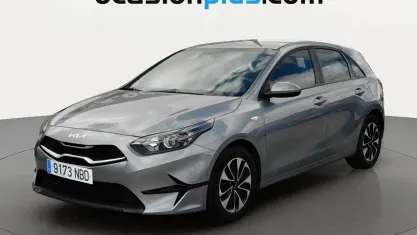Usado Kia Ceed 101 CV (74 kW) 2025 Gris plata Utilitario