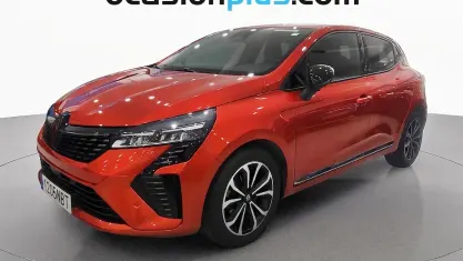 Usado Renault Clio Techno 101 CV (74 kW) 2025 Rojo Utilitario