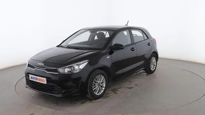 Usado Kia Rio 101 CV (74 kW) 2023 Negro Utilitario