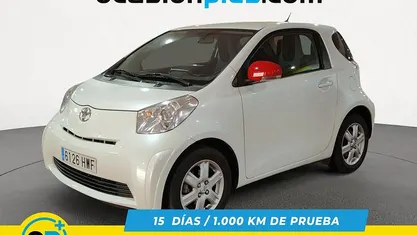 Blanco Usado 2014 Toyota iQ Utilitario | 7790 € (Precio justo)