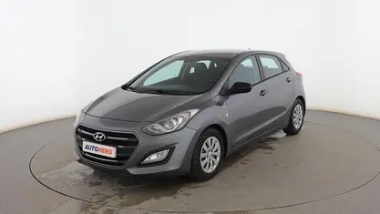 Usado Hyundai i30 100 CV (73 kW) 2015 Gris Berlina